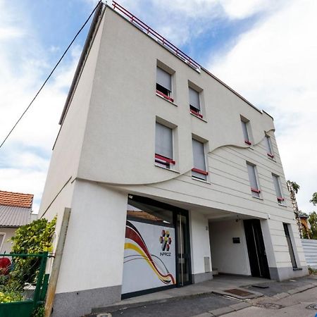 Apartman Skver Тузла Экстерьер фото